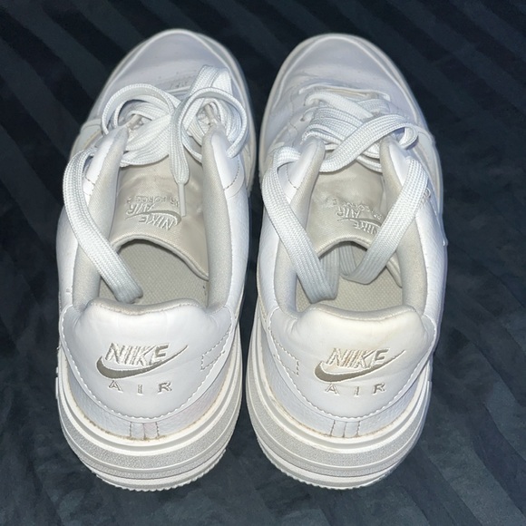 Women’s Size 9 NIKE AIR FORCE 1 SHOES - Picture 5 of 16